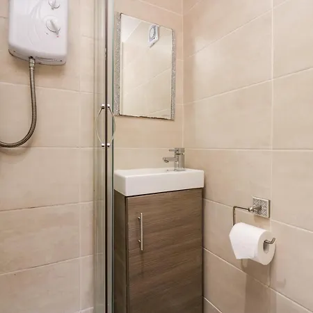 High Wreah Bolt Hole ווייט הייבן