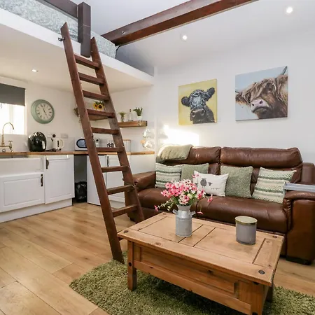 High Wreah Bolt Hole *