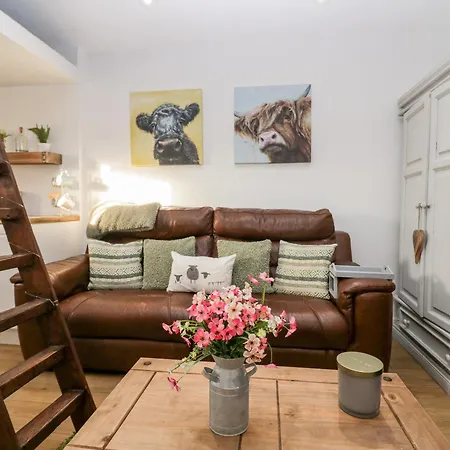 High Wreah Bolt Hole