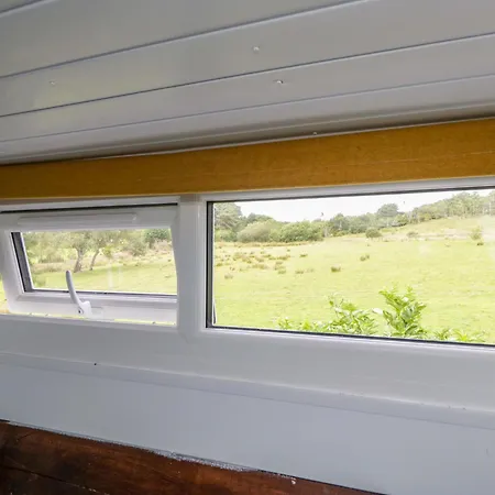 High Wreah Bolt Hole *